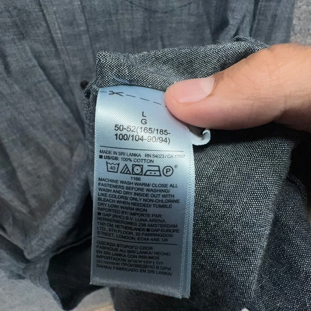 Banana Republic Button Down Mens Large Gray Chambray Cotton Standard Fit Shirt